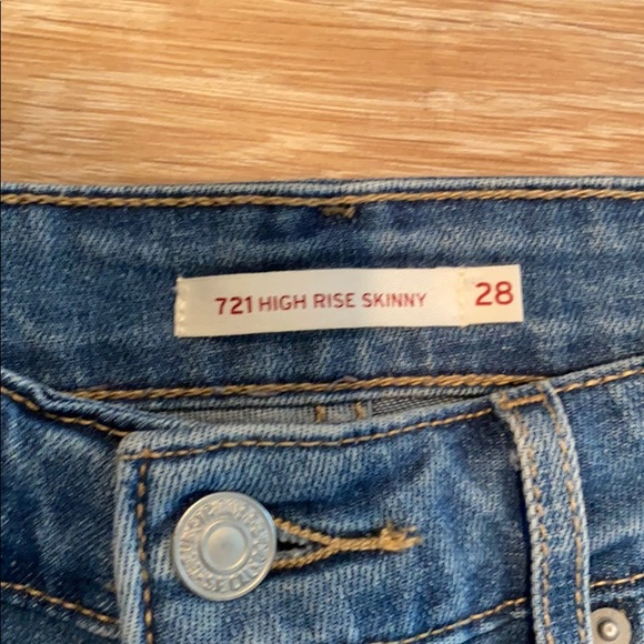 High-waisted Levi’s - Picture 4 of 6